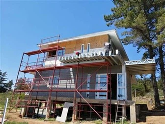 Metāla karkasa māja